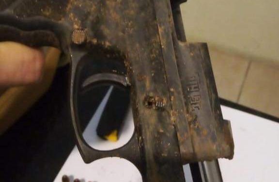 Advogado de filho que matou o pai diz que cliente agiu para defender a mãe; polícia rebate