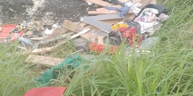 Moradores registra descarte de lixos irregular em Rio Branco do Sul