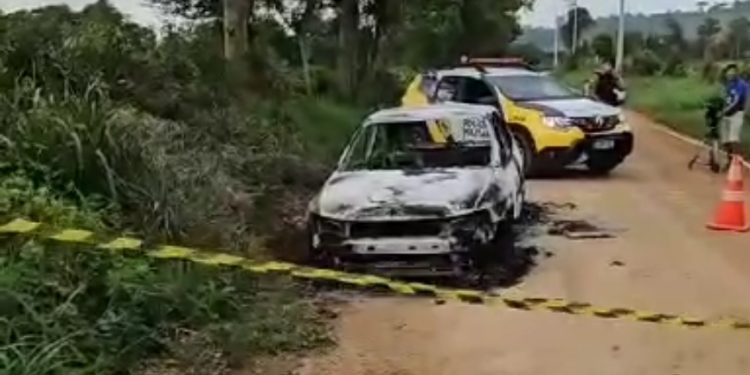 Corpo encontrado em carro carbonizado