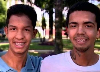 IRMÃOS SEPARADOS POR ADOÇÃO SE REENCONTRAM POR ACASO APÓS 10 ANOS.