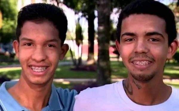 IRMÃOS SEPARADOS POR ADOÇÃO SE REENCONTRAM POR ACASO APÓS 10 ANOS.
