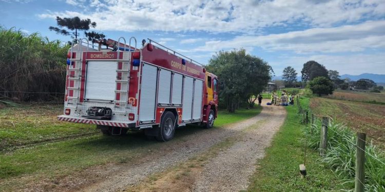 Proprietário de chácara morre após levar choque ao tentar instalar cabo de telefonia em Piraquara