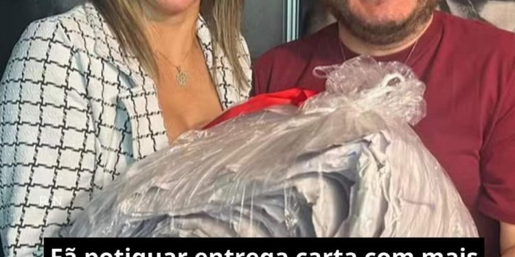 Fã uma carta com mais de 500 metros de comprimento e quase 5 kg ao cantor Bruno,