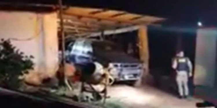 Homem mata esposa em chácara de Araucária, e atira contra a própria cabeça em seguida,