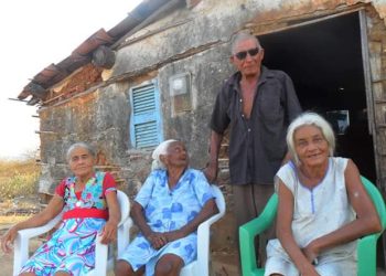 Aposentado de 90 anos tem três mulheres, 69 filhos e 100 netos