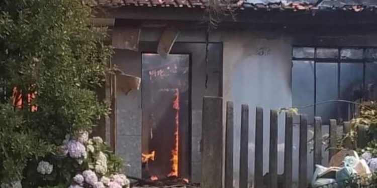 Itaperuçu | Internautas estão mobilizando para ajudar família que perdeu tudo em incêndio