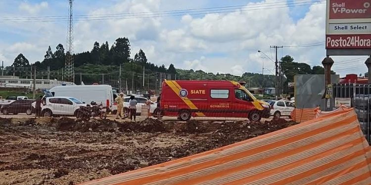 Acidente entre carro e moto deixa duas mulheres feridas na Rodovia dos Minérios.