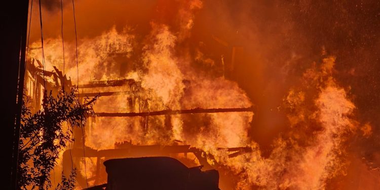 Incêndio a residência no bairro Papanduva