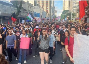 Trabalhadores de Curitiba protestam pelo fim da escala 6×1