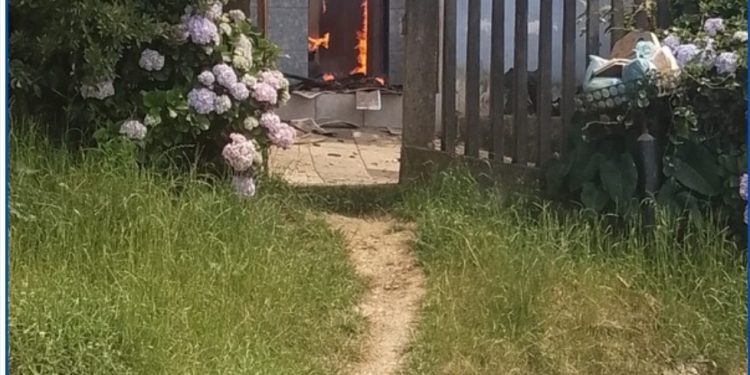 Itaperuçu | Incêndio em residência em Itaperuçu