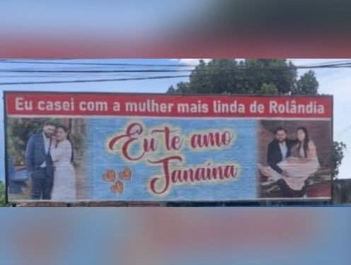 Após dois meses de união marido se declara no outdoor