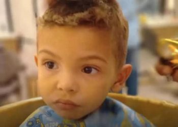 Menino de 4 anos é morto a tiros, e pai acusa mãe de emboscada.
