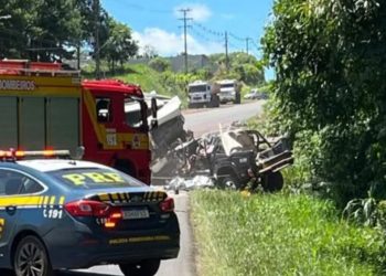 Um casal de idosos morreu em um acidente entre uma caminhonete e dois caminhões na BR-163,