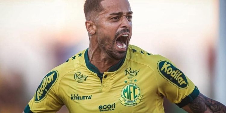 Esporte | Reforço para o Coxa