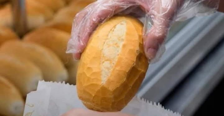 Café fica mais caro e preço do pão deve subir no início de 2025.