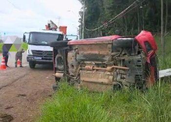 Curitiba | Mulher fica ferida após capotar carro na CIC