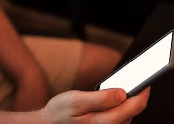 Homem perde R$ 5 mil no ‘golpe do nudes’, para salvar casamento.