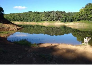 Bote com três pessoas vira na Represa do Capivari, e bombeiros fazem buscas por jovem*