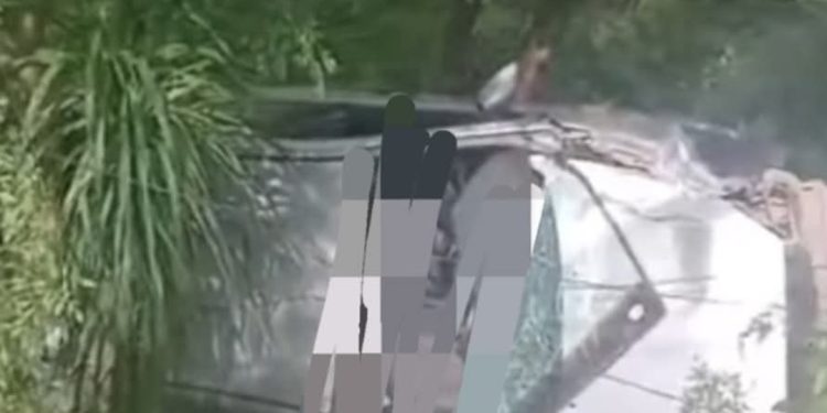 CARRO É ENCONTRADO CAPOTADO AO LADO DA RODOVIA DA UVA