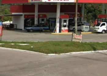 Bandidos amarram vigilante e roubam cofre de posto de combustíveis em Almirante Tamandaré