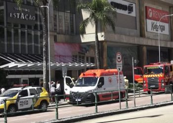 Trabalhador morre depois de cair de telhado de shopping de Curitiba