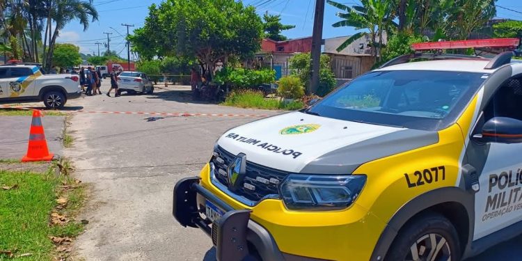 Homem mata esposa, foge e morre após acidente com disparo acidental