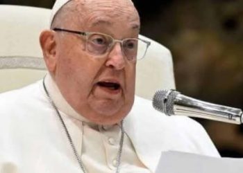 VATICANO DIZ QUE PAPA FRANCISCO ENFRENTA “SITUAÇÃO CLÍNICA COMPLEXA”