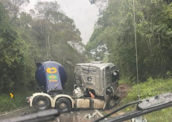 ESTADO GRAVE! MOTORISTA ENVOLVIDO EM ACIDENTE NA ESTRADA DA RIBEIRA CORRE RISCO DE MORTE