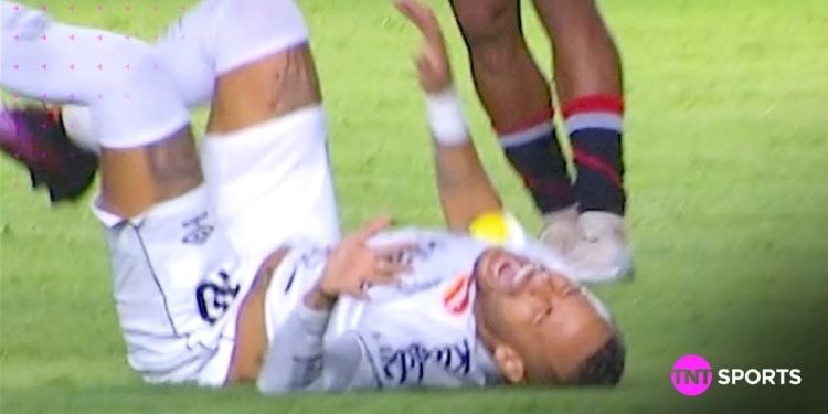 Neymar entra no segundo tempo na volta ao futebol Brasileiro