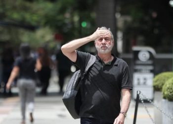 Calorão pode causar desidratação, mal-estar e desmaio