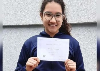 Família de cidade da região metropolitana de Curitiba pede ajuda pra encontrar adolescente que sumiu, em Santa Catarina