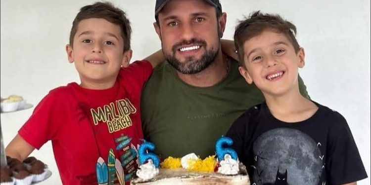 PAI SEQUESTRA FILHOS GÊMEOS, ATEIA FOGO NA CASA E NA FUGA BATE COM CARRO DE FRENTE COM CAMINHÃO. PAI E OS FILHOS MORRERAM .