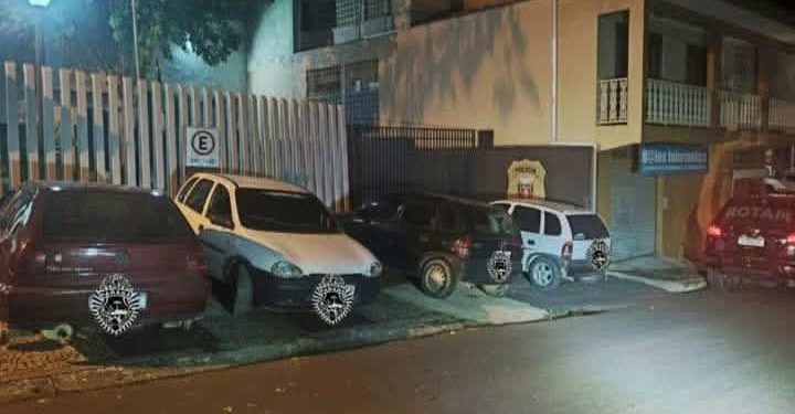 Polícia recupera veículos em Itaperuçu