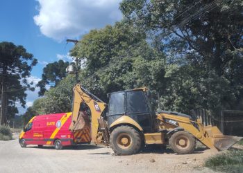 Tranqueira | Homem atropelado por retroescavadeira é socorrido em estado grave