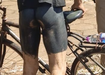 Ciclista pinta shorts e é preso por ato obsceno