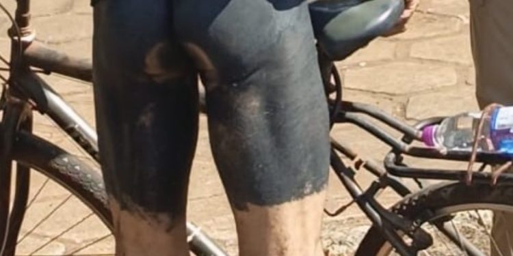 Ciclista pinta shorts e é preso por ato obsceno