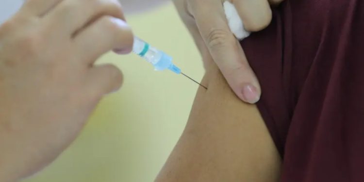 STJ autoriza multa para pais que não vacinarem filhos contra a Covid-19.