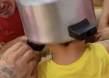 Menino maluquinho do Paraná prende cabeça em panela de pressão e vídeo viraliza