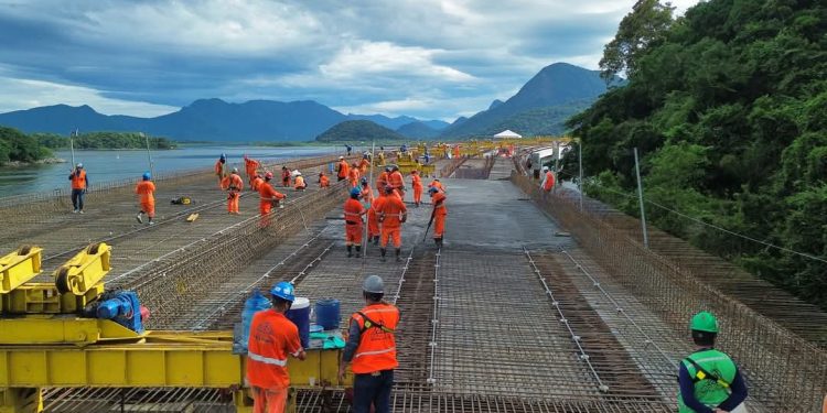 Obras da Ponte de Guaratuba avançam com a concretagem de vãos no trecho pré-moldado