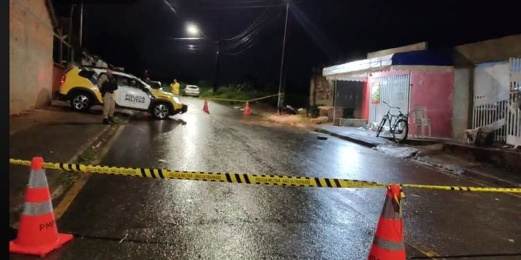 Araucária | Homem é morto na frente de bar