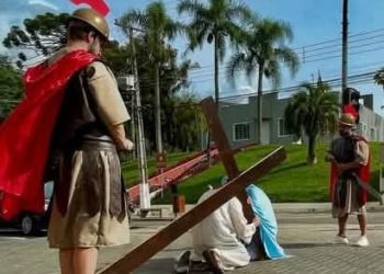 Momento de emoção | Apresentação da Paixão de Cristo.
