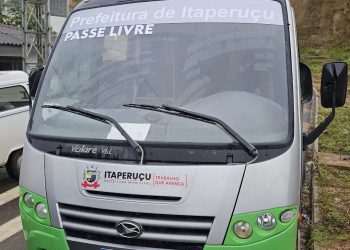 Prefeito de Itaperuçu entrega ônibus destinado ao transporte do Passe Livre Rural