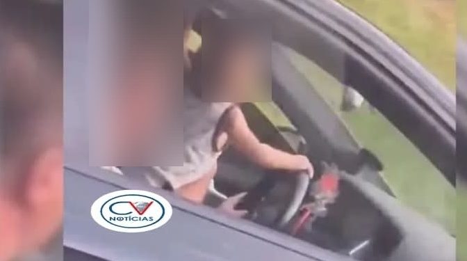 Bebê é flagrado ao volante na Serra de São Luiz do Purunã
