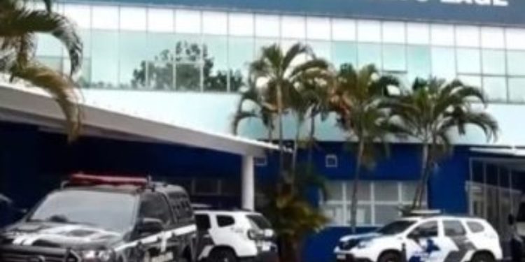 Pai mata filho de 8 anos a pauladas
