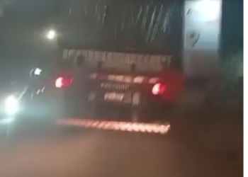 Crianças são flagradas “pegando rabeira” em caminhão em Itaperuçu