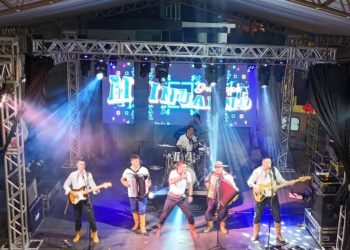 Festa do Trabalhador em Itaperuçu levou milhares de pessoas para curtir o grupo Minuano