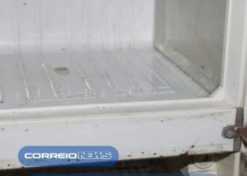 Casal procura a polícia após separação para ver quem fica com a geladeira