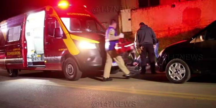 Colombo | Mulher é atendida após ser atropelada