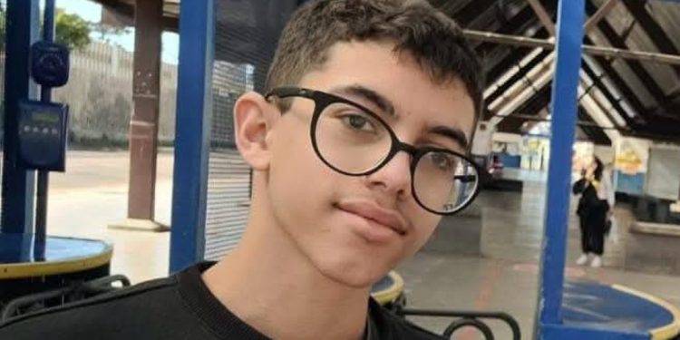 Família tem esperança de encontrar jovem desaparecido