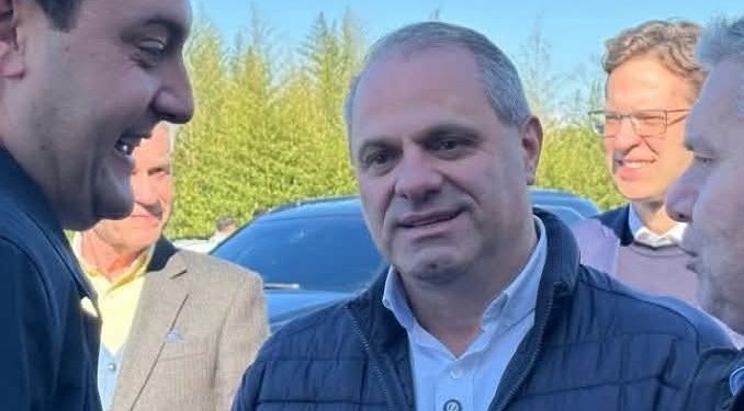 Ex-prefeito de Almirante Tamandaré desponta como favorito nas eleições para deputado em 2026